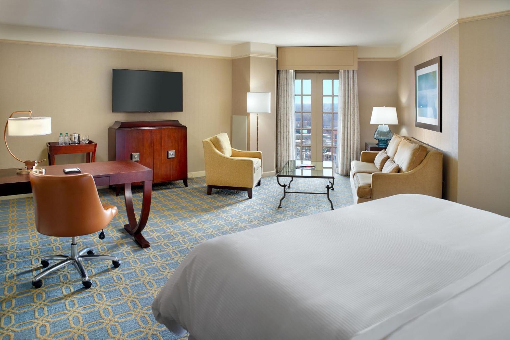 Junior Suite, 1 King, Sofa bed, Courtyard view